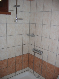 shower with sliding pole and thermostatic tap.